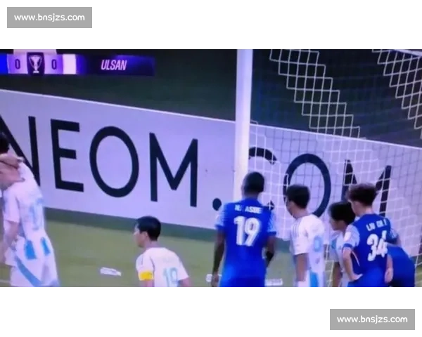 申花 VAR 争议判罚:同一动作两年不同判,媒体人炮轰尺度不公 申花 VAR 争议判罚:同一动作两年不同判,媒体人炮轰尺度不公