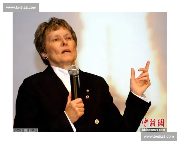 里昂高层震荡：特克斯特辞职，米歇尔 - 康接任首位女性主席