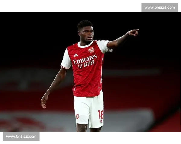 阿森纳官宣帕尔特伊离队！5 年功勋自由身告别，中场重组启动签布伦特福德铁腰